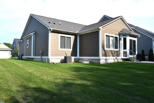 47043 Brookview Dr, New Baltimore, MI, 48047-2832 | Card Image