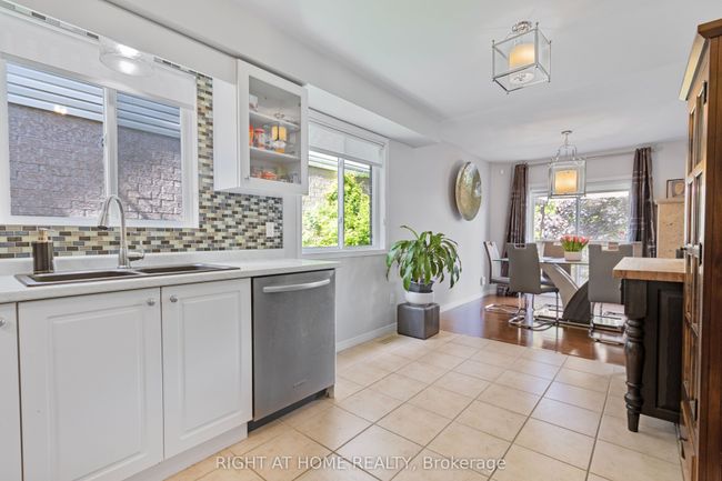 82 Rossmore Crt, House other with 3 bedrooms, 2 bathrooms and 2 parking in London ON | Image 27