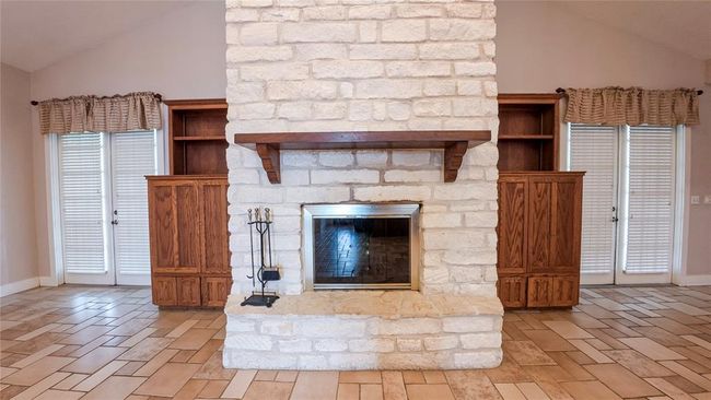 1212 W North St, House other with 3 bedrooms, 3 bathrooms and 2 parking in Louise TX | Image 19