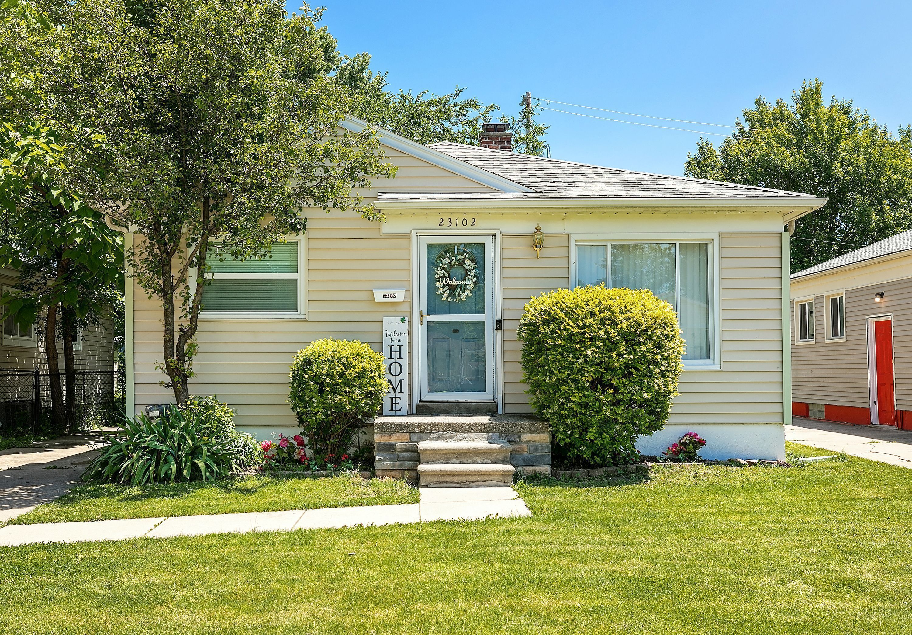 Donald Ave, Eastpointe, MI 48021