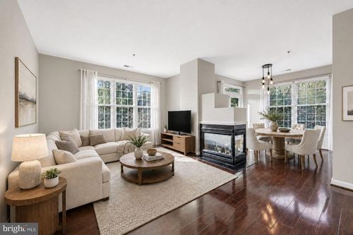 v-4200 Mozart Brigade Ln, FAIRFAX, VA, 22033-3982 | Card Image