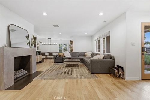 5208 Woodman Ave, Sherman Oaks, CA, 91401-5828 | Card Image