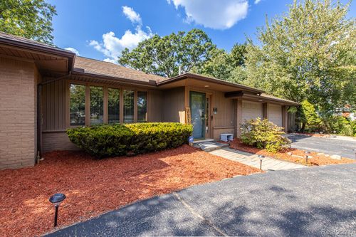 73 Nevada Ave, Rochester Hills, MI, 48309-1565 | Card Image