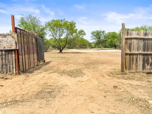 302 Seneca Dr, Burnet, TX, 78611-5675 | Card Image