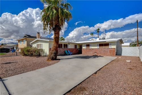 6220 Shawnee Ave, Las Vegas, NV, 89107-2563 | Card Image