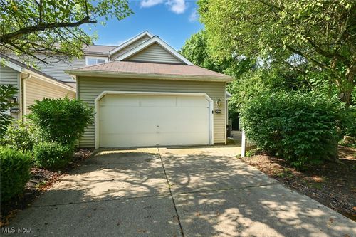 2096 Hidden Hollow Lane, Akron, OH, 44313 | Card Image