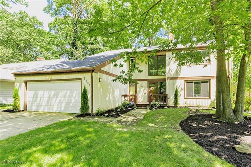 3595 Runnymede Blvd, Cleveland Heights, OH, 44121-1332 | Card Image