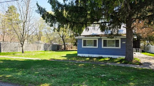 321 S 4th St, Edmore, MI, 48829-8377 | Card Image