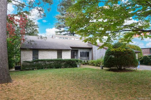 35 Old Pond Rd, Great Neck, NY, 11023-1029 | Card Image