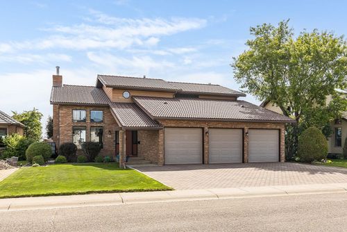 614 Ross Glen Drive Se, Medicine Hat, AB, T1B3X4 | Card Image