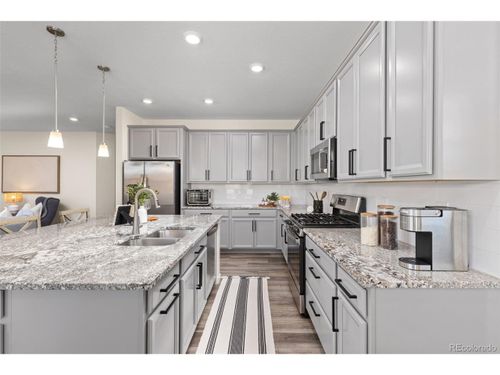 1061 S De Gaulle Ct, Aurora, CO, 80018-6157 | Card Image