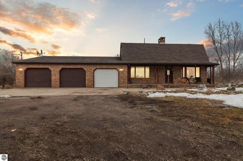 287 W Saint Charles Road, Ithaca, MI, 48847 | Card Image