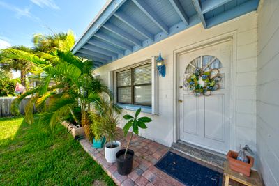 525 S Orlando Avenue, House other with 2 bedrooms, 1 bathrooms and null parking in Cocoa Beach FL | Image 2