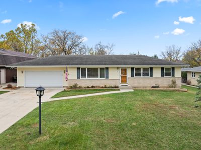 133 Sunset Drive, House other with 2 bedrooms, 2 bathrooms and 6 parking in Carpentersville IL | Image 1