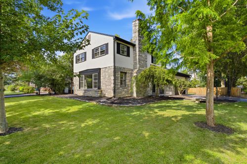 2569 Chester Rd, Upper Arlington, OH, 43221-3305 | Card Image
