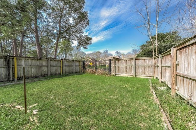 Expansive backyard space, perfect for any needs. | Image 41