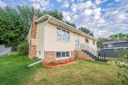 1127 5th St E, Altoona, WI, 54720-2065 | Card Image