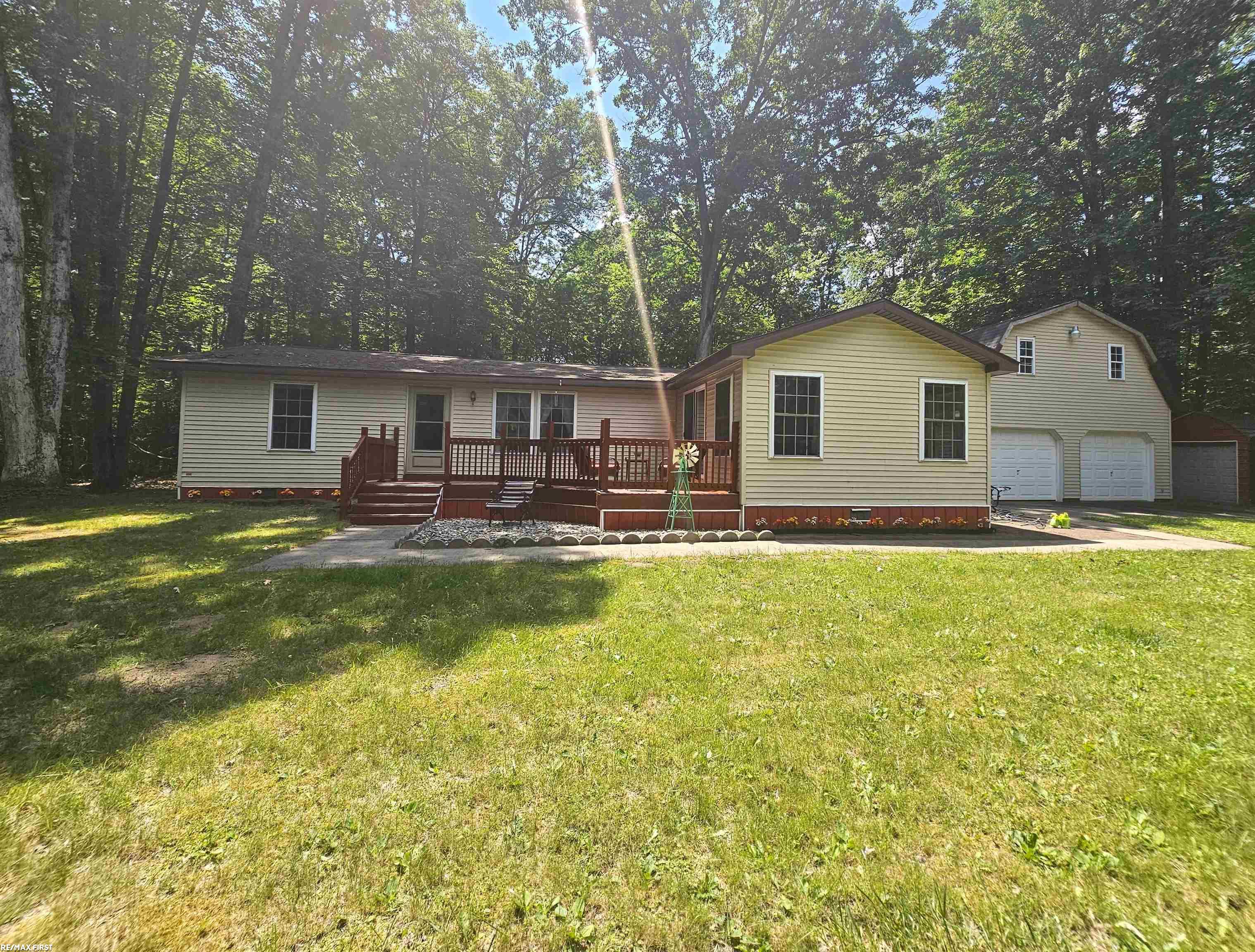 Huckleberry Rd, Sanford, MI 48657
