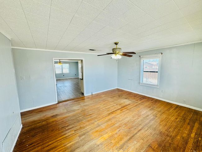 108 W 2 Nd St, House other with 3 bedrooms, 2 bathrooms and null parking in Hale Center TX | Image 4
