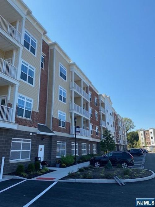 5 Soldier Hill Rd, Paramus, NJ, 07652-4956 | Card Image