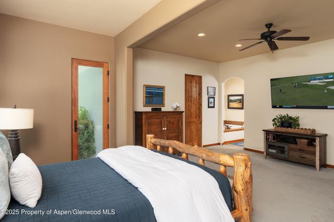 Together with a very large custom walk-in closet, a private entry, sitting area, open space surroundings and gardens everywhere, you will sleep like a baby. | Image 17