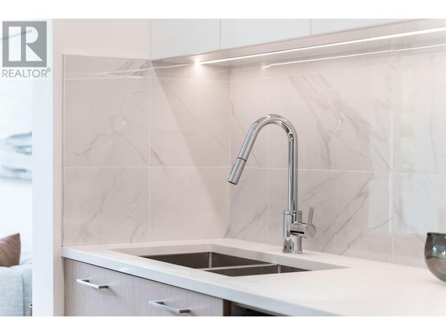 212 - 154 James Rd, Condo with 2 bedrooms, 2 bathrooms and 1 parking in Port Moody BC | Image 6