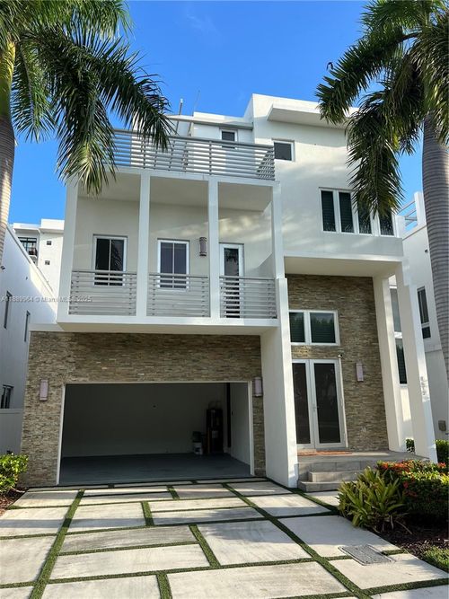 8415 Nw 34th Dr, Doral, FL, 33122-1368 | Card Image