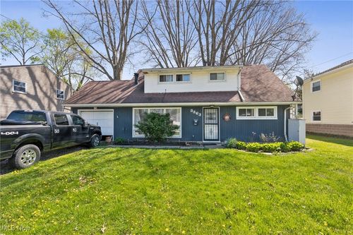 3363 Bailey Rd, Cuyahoga Falls, OH, 44221-1117 | Card Image