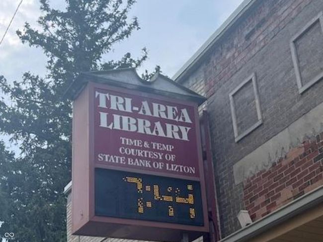 Library in the center of town | Image 40