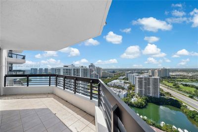 3502 - 3500 Mystic Pointe Dr, Condo with 2 bedrooms, 2 bathrooms and null parking in Aventura FL | Image 2