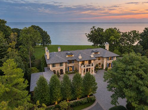 595 Circle Ln, Lake Forest, IL, 60045-3334 | Card Image
