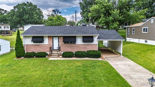 4276 Snelson Dr, Saint Louis, MO, 63129-3836 | Card Image