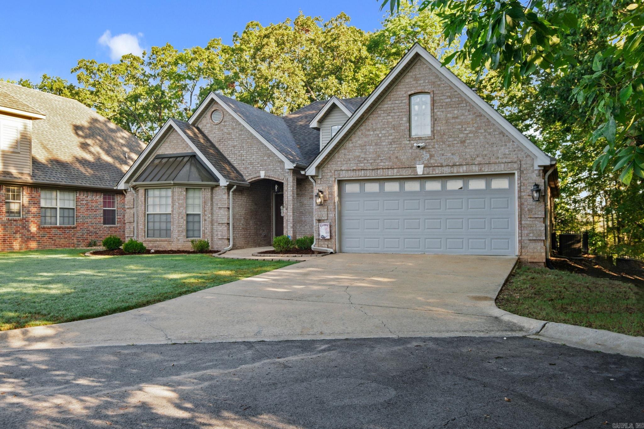 Michele Ct, Maumelle, AR 72113