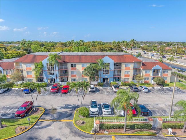 APT-104 - 18810 Nw 57 Th Ave, Condo with 2 bedrooms, 2 bathrooms and null parking in Hialeah FL | Image 7