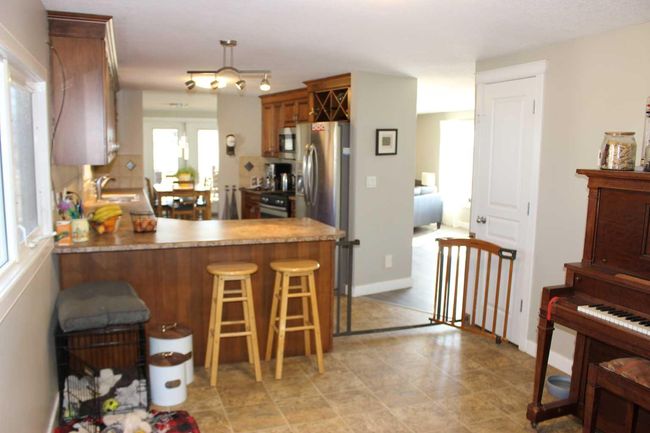 121061 Rr 22 2, House other with 8 bedrooms, 3 bathrooms and null parking in Picture Butte AB | Image 5