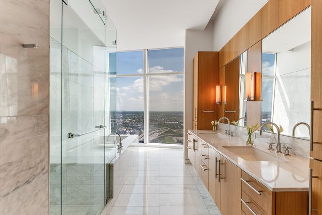 Primary Bathroom | Image 19