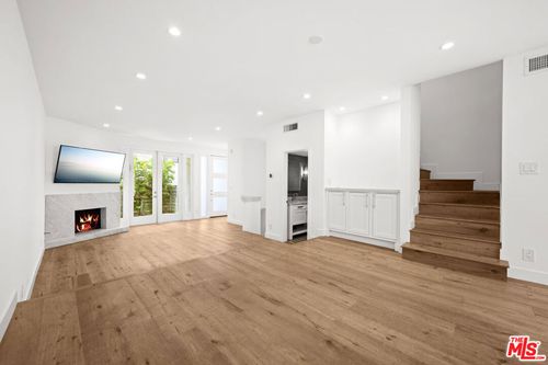 15-8611 Burton Way, Los Angeles, CA, 90048 | Card Image