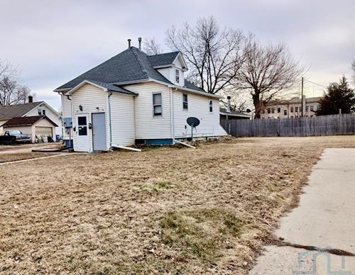 216-218 W Cedar, Vermillion, SD, 57069 | Card Image