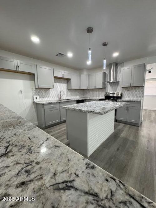 4001 W Rovey Ave, Phoenix, AZ, 85019-1635 | Card Image