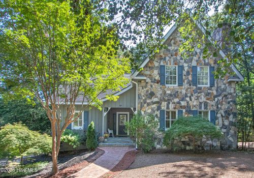 12 Village Ln, Pinehurst, NC, 28374-8723 | Card Image