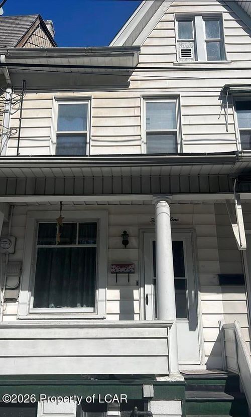 49 S Rock St, SHAMOKIN, PA, 17872-6023 | Card Image