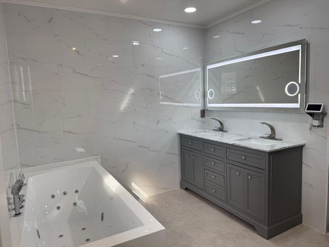 Master suite bath | Image 18