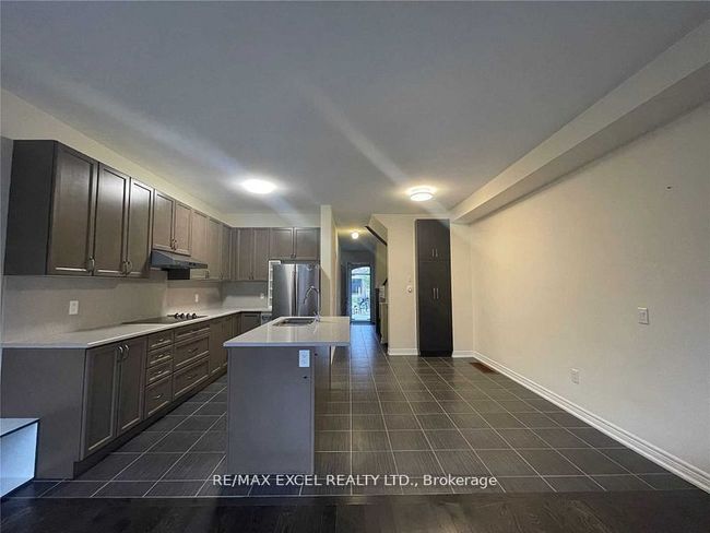 32 Capreol Ave, House attached with 4 bedrooms, 3 bathrooms and 2 parking in Aurora ON | Image 4