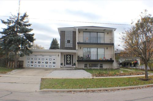 1-16W611 56th St, Clarendon Hills, IL, 60514 | Card Image