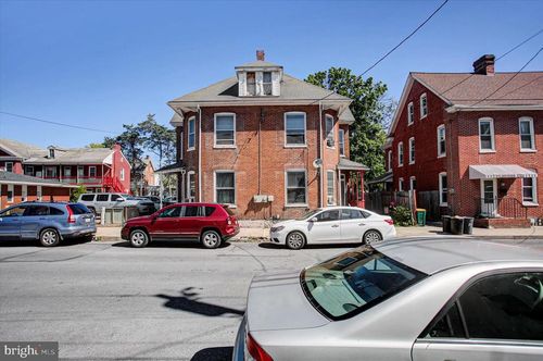 217 E Washington St, CHAMBERSBURG, PA, 17201-2522 | Card Image