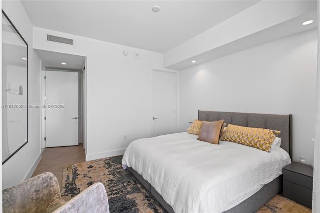 APT-1602 - 5775 Collins Ave, Condo with 2 bedrooms, 3 bathrooms and null parking in Miami Beach FL | Image 68