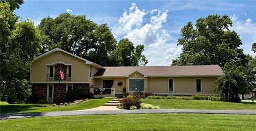 706 Neosho Ct, Parsons, KS, 67357-2223 | Card Image