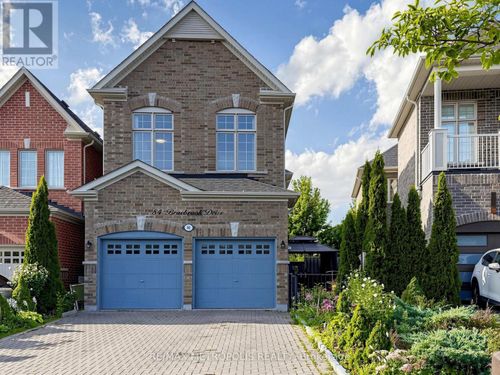 84 Braebrook Dr, Whitby, ON, L1R0M9 | Card Image