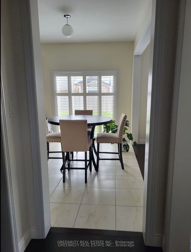 UPPER - 714 Halbert Dr, House other with 4 bedrooms, 3 bathrooms and 1 parking in Shelburne ON | Image 4