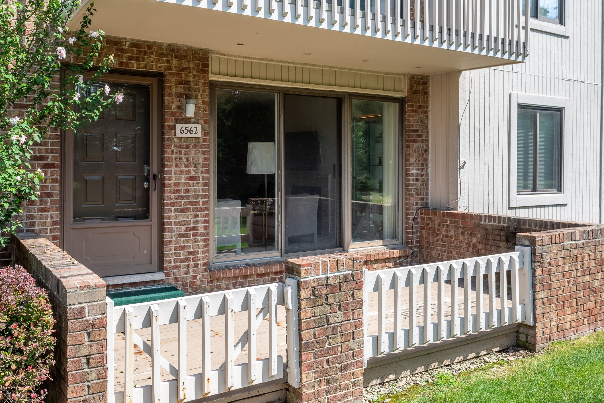 Maple Lakes Dr, West Bloomfield, MI 48322